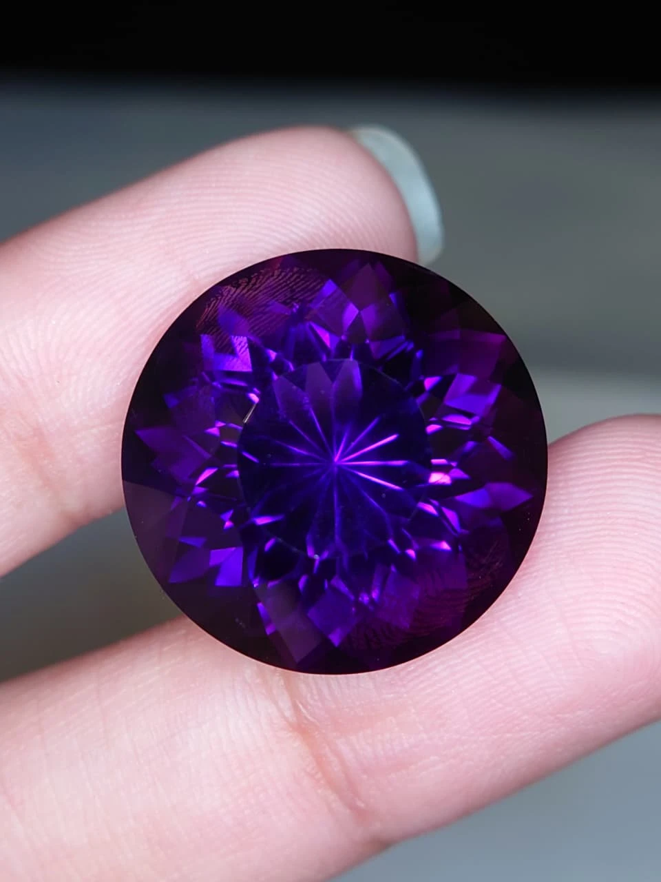 31.5ct Round Brilliant Faceted Amethyst Loose Gemstone from Nigeria — view 4